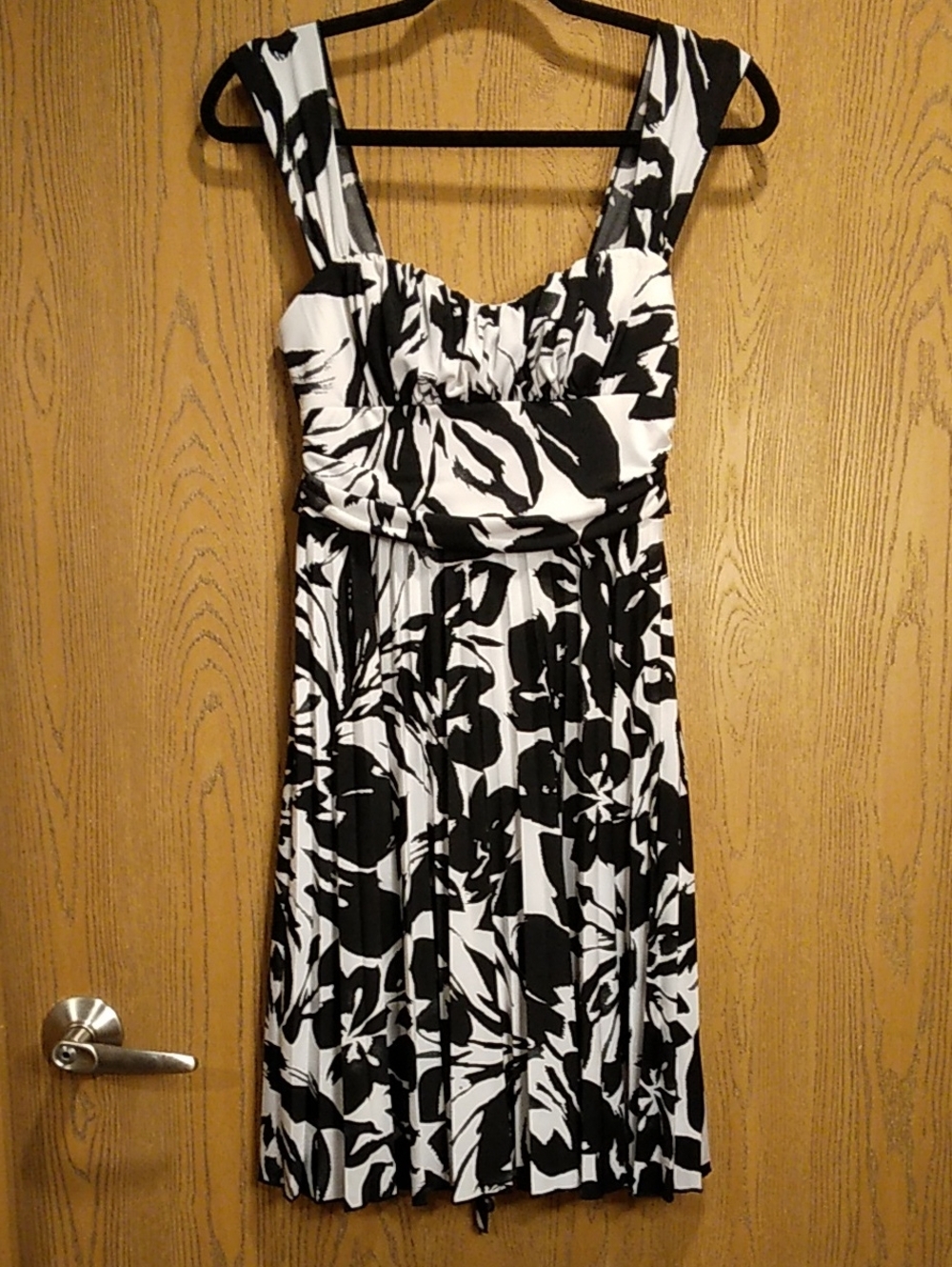 Speechless Y2K Black White Floral Pleated Sundress
